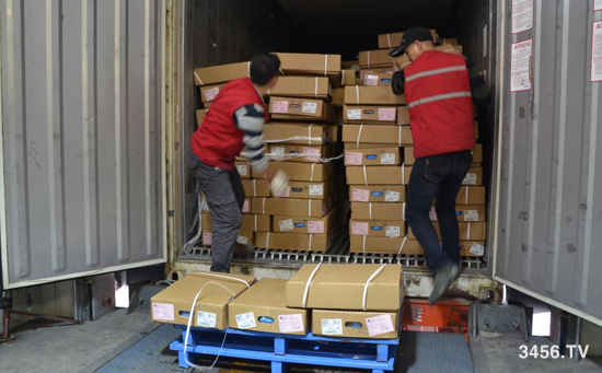 國禽肉產品春節前在西郊口岸 正式回歸市場 國禽肉產品春節前在西郊口岸 正式回歸市場